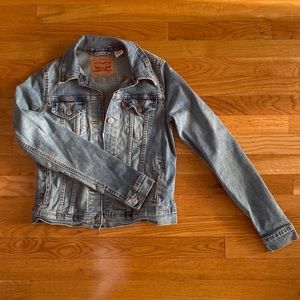 Levi’s jean jacket small